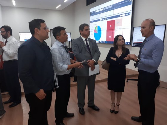 DEPUTADOS E VEREADORES DE CG VISITAM ESPAÇO CIDADANIA DIGITAL DO TCE/PB E ACESSAM FERRAMENTAS DE CONTROLE SOCIAL